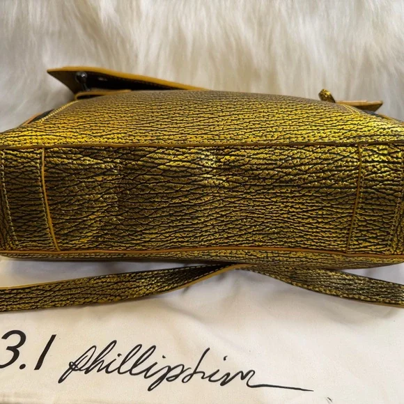 3.1 PHILLIP LIM
Gold/Black Shark Embossed
Leather Medium Pashli Satchel
Bag💛🖤 - Picture 6 of 14